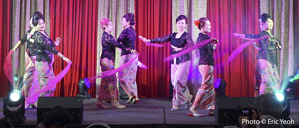 Nyonya dances © Eric Yeoh