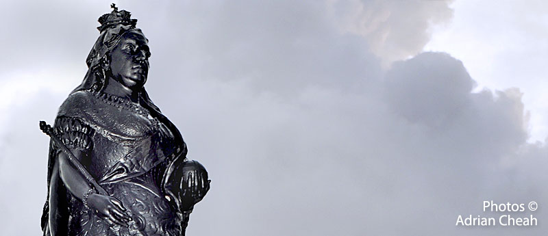 Queen Victoria Memorial Statue © Adrian Cheah