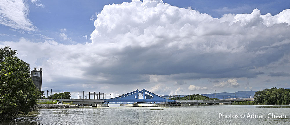 KTM Swing Bridge © Adrian Cheah